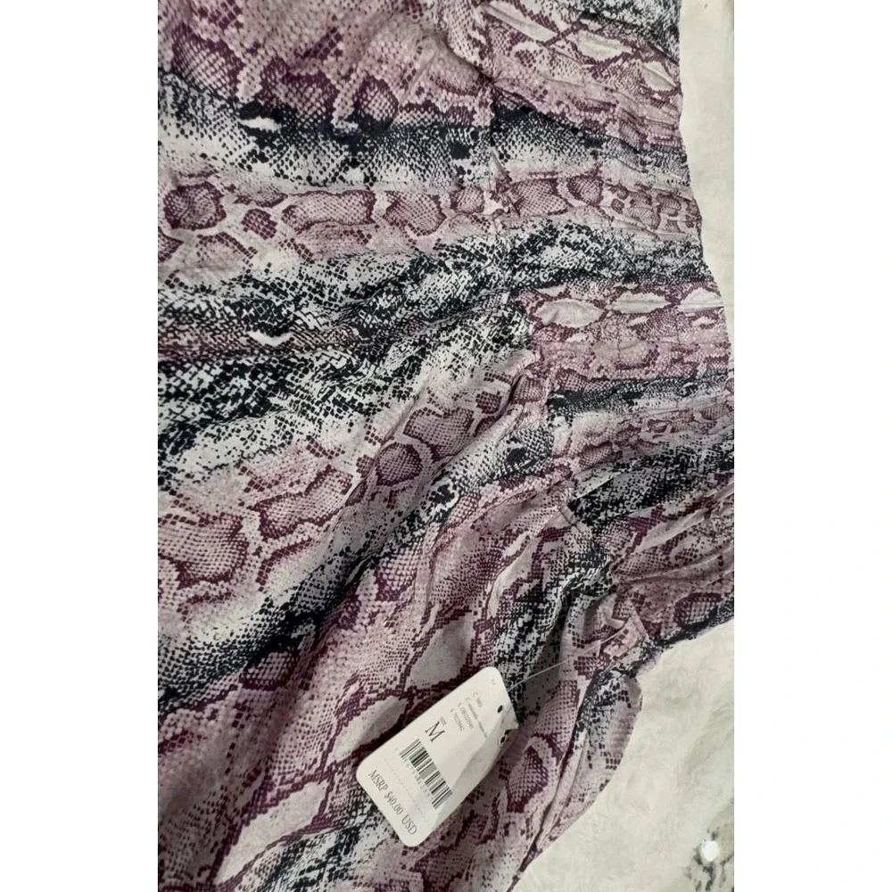 NWOT women's size MEDIUM Free People Movement athletic running shorts.